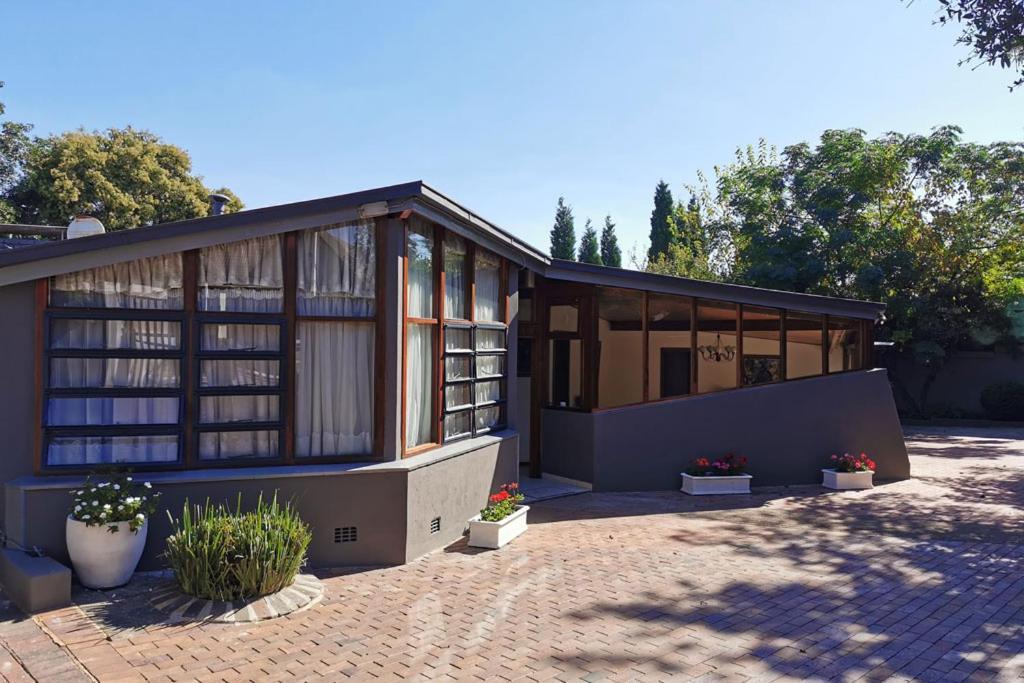 Somona Guest House Johannesburg Exterior photo